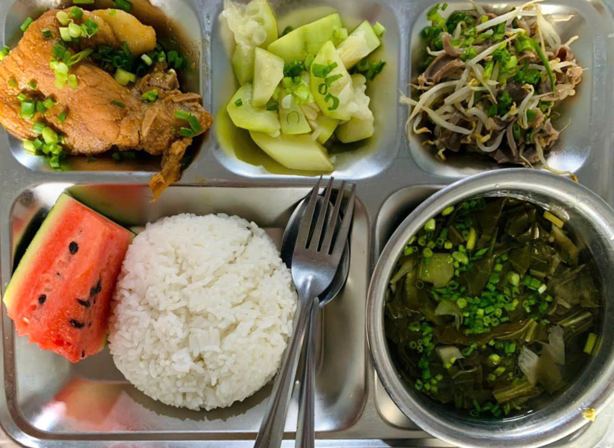 Suất ăn chất lượng – trình bày sạch đẹp