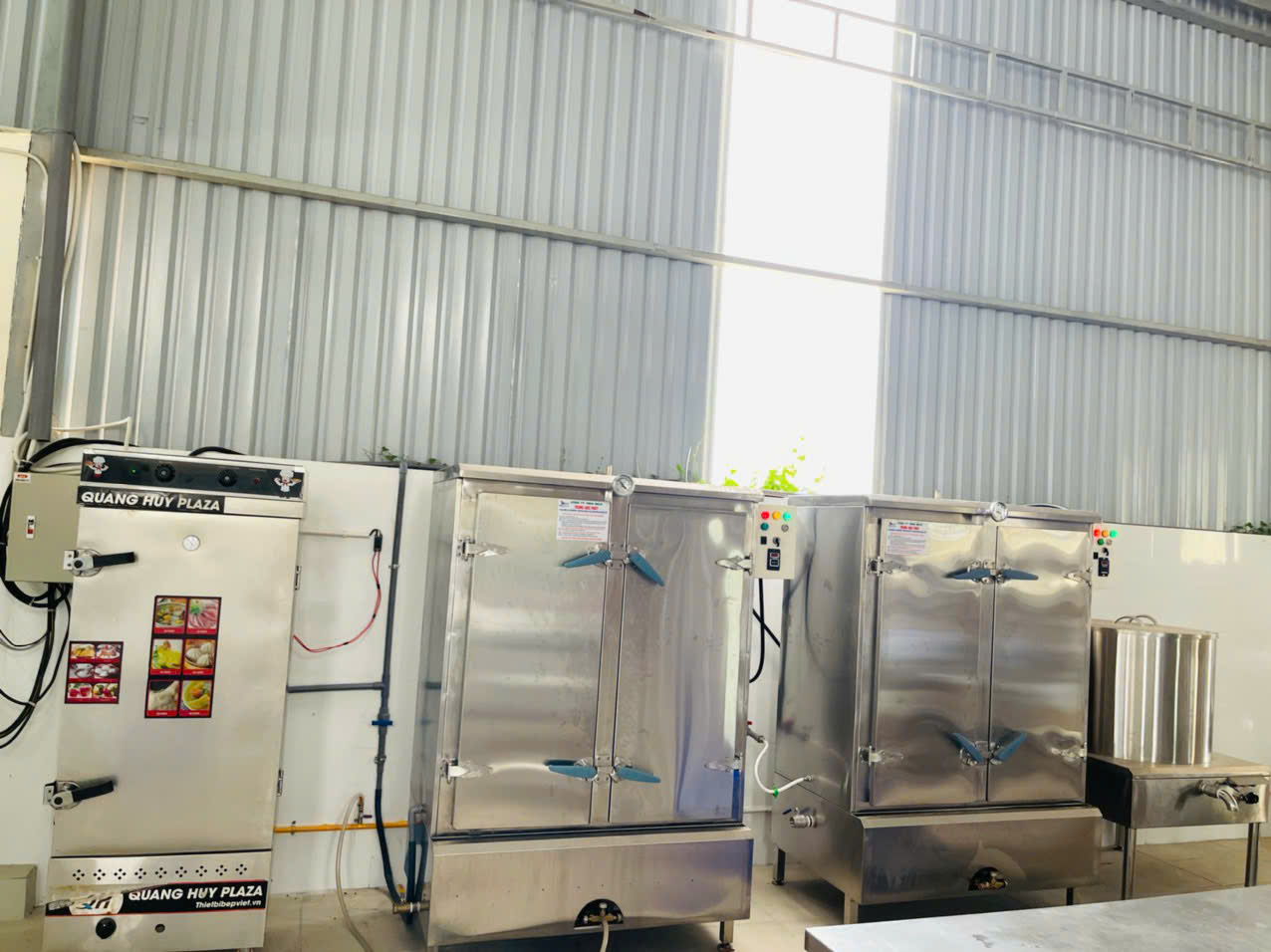 Khu bếp & khu vực vận hành